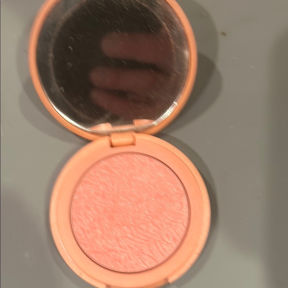 Tarte Amazonian Clay 12-Hour Blush in Peaceful
.